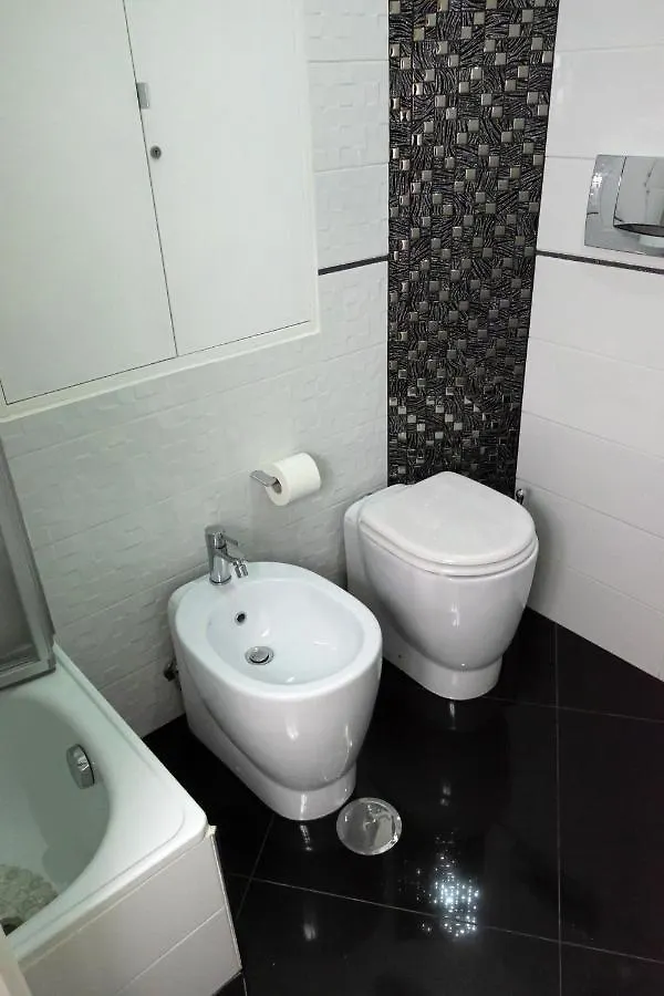 Roma Castel Nepi Home Near Colosseo 2*,